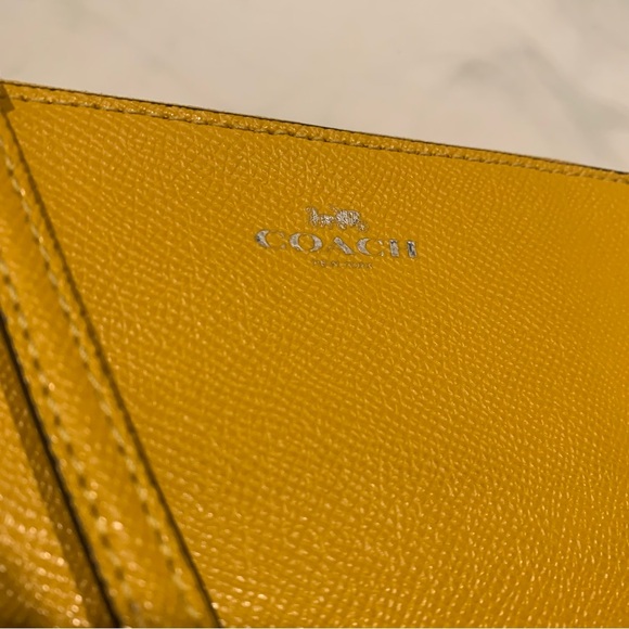 Coach Corner Leather Zip Wristlet - Honeycomb Yellow🍯 - Picture 4 of 11